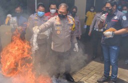 Polisi Musnahkan 6,3 Kilogram Sabu dan 61 Butir Pil Ekstasi asal Malaysia
