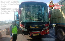 Terdengar Teriakan Histeris Penumpang saat Bus Tabrak Truk di Tol Sidoarjo