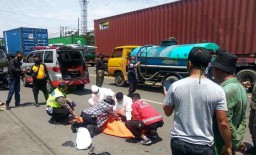 Dibonceng Anaknya, Wanita asal Gresik Tewas Terlindas Truk Trailer di Surabaya