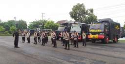 75 Personel Brimob Polda Jatim Dikerahkan Bantu Korban Bencana Alam di NTT