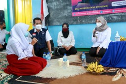 Mengintip Aktivitas Bupati Ipuk saat Berkantor di Desa Kajarharjo, Banyuwangi