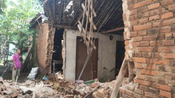 Satu Rumah di Ponorogo Roboh Terdampak Gempa Bumi Malang