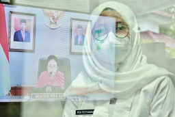 Ipuk Bagikan Alat Usaha dan Tulis Surat untuk Perempuan Korban Kekerasan