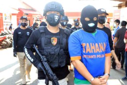 Beraksi 15 Kali, Komplotan Pecah Kaca Mobil Bersenjata Celurit dan Busi Dibekuk
