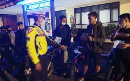 Balap Liar di Ponorogo Dirazia, Puluhan Pemuda Menuntun Motor ke Polres