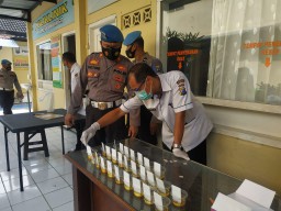 Usai Ikuti Pemeriksaan Senpi, Anggota Polres Ponorogo Mendadak Dites Urine