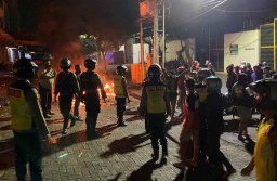 Bentrok Pemuda dengan Satpam di Surabaya, 3 Motor Dibakar hingga Ruko Dirusak