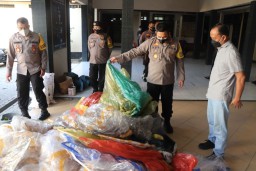 Puluhan Balon Udara dan Ribuan Petasan di Ponorogo Disita