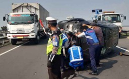 Sopir Kaget Diklakson, Pajero Hantam Guadrail hingga Terbalik dan Tabrak Nissan