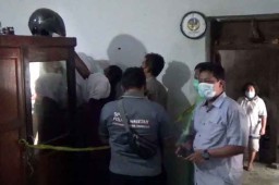 Diduga Tak Tahan Sakit yang Diderita, Pria 71 Tahun Tusuk Perut dengan Gunting