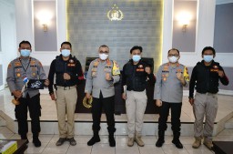 Kejar Bandit Bengis hingga Anggota Terluka, Polsek Sukolilo Terima Penghargaan
