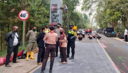 Gapura dan Jalan Kawasan Bromo-Tengger yang Dicorat-coret Pelajar Dibersihkan