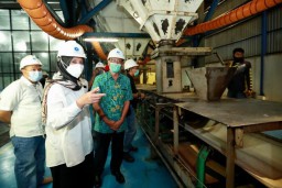Pacu Pemulihan Ekonomi, Bupati Banyuwangi Cek Produksi Pabrik Gula Glenmore