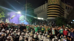 Ulang Tahun Persebaya, Ribuan Bonek Padati Area Stadion Gelora 10 November