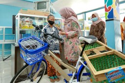 Pulihkan Ekonomi Banyuwangi, Pemkab Kembali Bagikan Alat Usaha ke Warga
