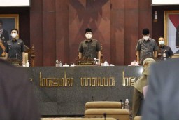 Pimpin Paripurna DPRD Jatim, Anwar Sadad Ajak Heningkan Cipta untuk Bung Karno