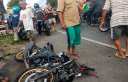Tabrakan Beruntun 3 Kendaraan di Pasuruan, Seorang Pengendara Motor Sport Tewas