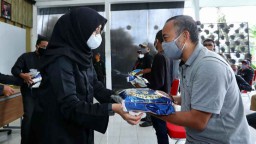 Pemkab Salurkan Bantuan 2,1 Ton Beras ke Pelaku Wisata Kawah Ijen Banyuwangi