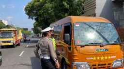 Bawa Penumpang Tanpa Surat Sehat, Travel Gelap ini Ditilang dan Diputar Balik