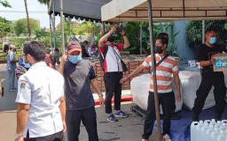 Sumbangan APD hingga Air Mineral untuk RS dan Petugas Pemulasaran di Surabaya