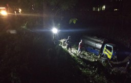 Truk Tangki Air Masuk Jurang Sedalam 10 Meter di Magetan