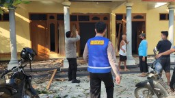 Balon Udara Meledak, Rusak Tiga Rumah dan Bangunan Sekolah