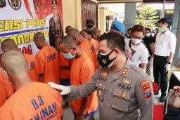 Pilihan Pembaca: 14 Tersangka Ledakan Balon hingga 4 Kapolres Baru di Jatim