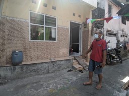Terduga Teroris di Surabaya Diamankan Densus 88, Kotak Amal hingga Buku Disita
