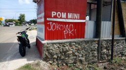 Polisi Buru Pelaku Vandalisme Bertuliskan PKI di Kantor PDIP Pacitan