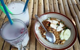 Bikin Nagih, Nikmatnya Tiwul Goreng Ponorogo dengan Pemandangan Waduk Bendo