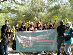 Hotel di Surabaya ini Lakukan Aksi Peduli Lingkungan dengan Tanam Mangrove