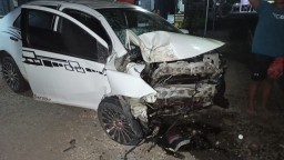 Sopir Mabuk Tabrak Pohon hingga Terpental 10 Meter di Ponorogo, 2 Orang Terluka