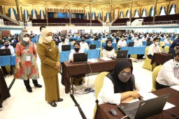 Tinjau Peserta Tes SKD CPNS di Jatim, Ini Pesan Gubernur Khofifah
