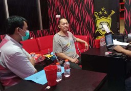 Tampang Tersangka  TPPU Rp 531 Miliar yang Disidang Peredaran Obat di Mojokerto