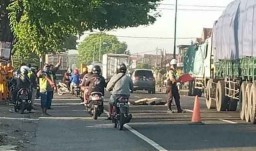 Bonceng Adik ke Sekolah, Seorang Kakak Tewas Terlindas Truk Tronton di Pasuruan