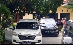 Dikawal Ketat Polisi, KPK Geledah Kantor Dinas PUPR Probolinggo