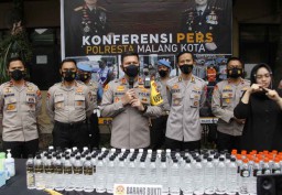 Ribuan Botol Arak Ilegal dari Bali Diamankan di Malang