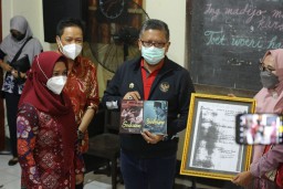 Kunjungi Mojokerto, Sekjen PDIP Bawa Desain Soekarno Center ke Mendikbud