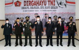 Bupati Puji Peran TNI dalam Pengendalian Covid-19 di Lamongan