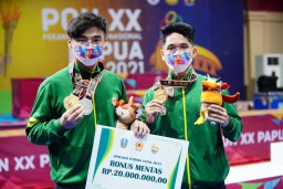 Dua Atlet Wushu Keluarga Besar UK Petra Surabaya Sumbang Medali Emas