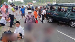 Carry Terguling dan Tabrakan dengan Motor di Pasuruan, 1 Orang Dikabarkan Tewas