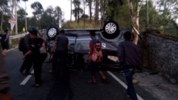 Mobil Rem Blong, Tiga Pemotor Tewas di Jalur Maut Sendi