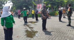 Cegah Corona, Petugas dan Swasta Ajak Warga Surabaya Senam & Berjemur