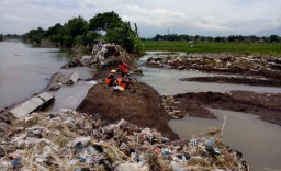 Jebol 40 Meter, Tanggul Kedunglarangan Dipasang Bronjong