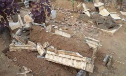 Sejumlah Makam Rusak Misterius, Ini Penampakannya