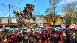 Umat Hindu Blitar Gelar Pawai Ogoh-Ogoh
