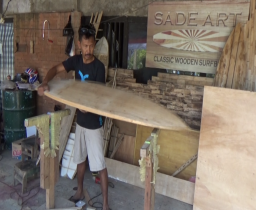 Keren! Papan Selancar Kayu asal Pacitan Rambah Mancanegara