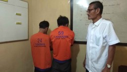 Dua Bocah ini Mencuri Cabe Disebelah Kantor Polisi