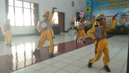 Lihat Lucunya Anak-Anak TK Bhayangkari di Banyuwangi ini Menari, Yukk 