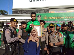 Polisi Anggap Driver Pahlawan, ini Keseruannya